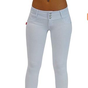 white skinny cotton pants butt lifting